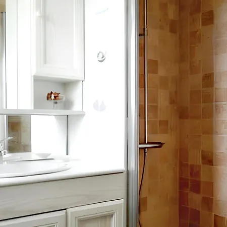 Spacieux A Avec Jardin Et Velos *