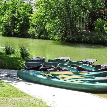 Spacieux A Avec Jardin Et Velos