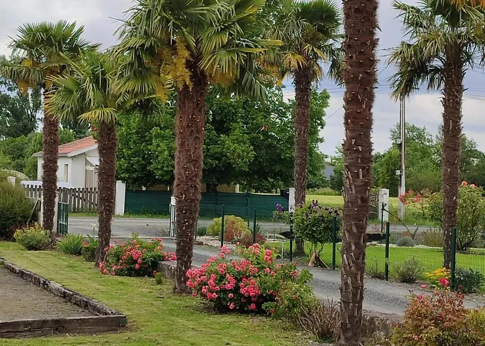 Spacieux à La Taillée Avec Jardin Et Vélos